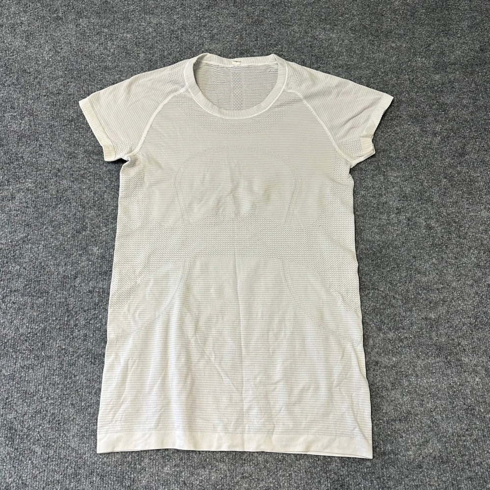 Lululemon Swiftly Tech Shirt Womens Size 8 Gray Short Sleeve Mesh Athletic Run